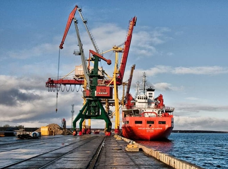 <span style="font-weight: normal;">Портовые, экспедиторские и логистические услуги</span>